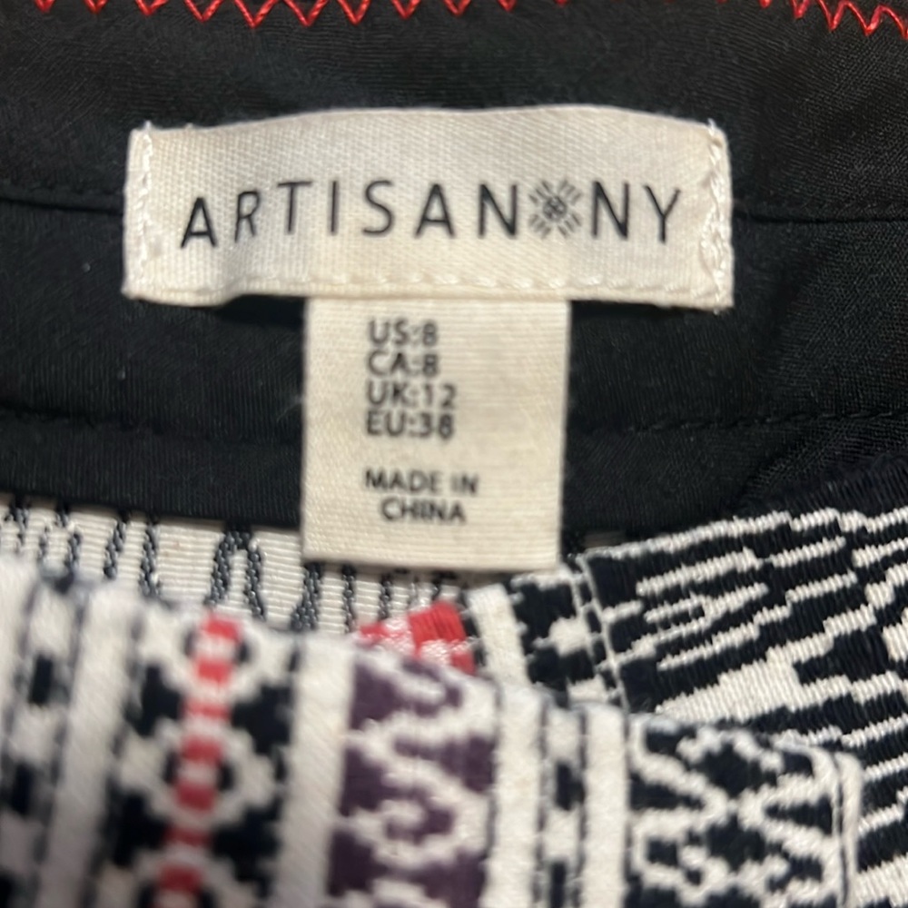 Ladies tapestry-like shorts. Cream w/black and salmon-colored  details.